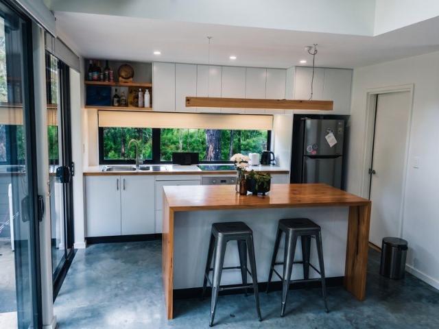 Modern Loft Style Studio Sanctuary Surrounded by Bushland Bills included