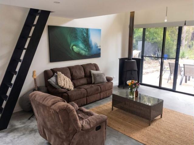 Modern Loft Style Studio Sanctuary Surrounded by Bushland Bills included