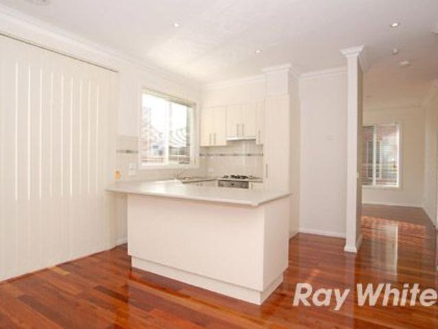 Modern, large unit & close to Knox City Shopping Centre!