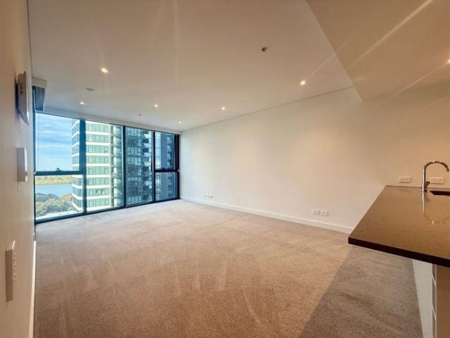 Modern Level 12 Apartment with Water Views | 2 Bed | 2 Bath | Parking