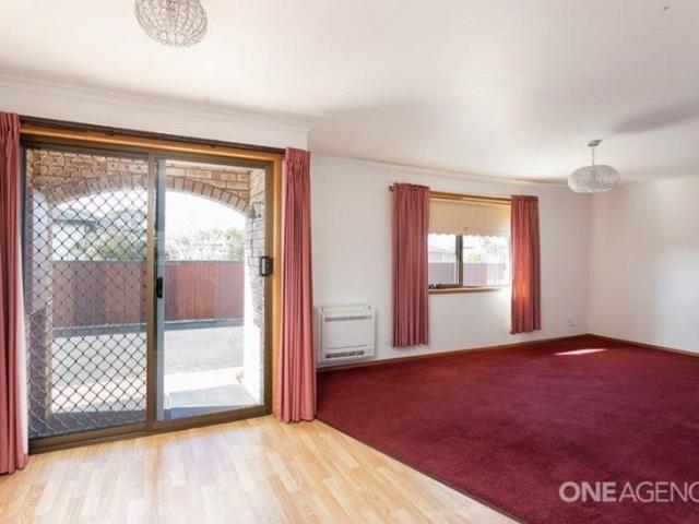 Modern level unit with enclosed backyard area