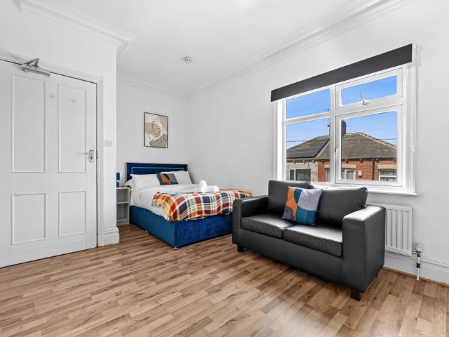 Modern Leeds Studio Retreat | Sleeps 2