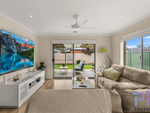 MODERN LIVING MADE EASY WITH THIS IMMACULATE FAMILY HOME!