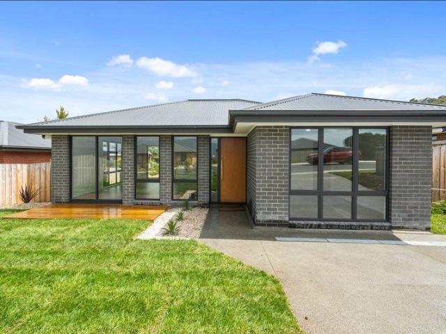 Modern Living Meets Effortless Entertaining!