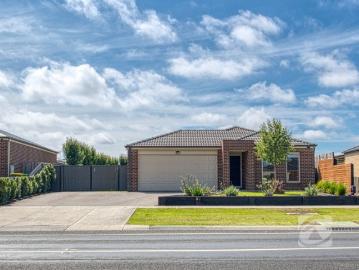 Modern Living Meets Practical Comfort