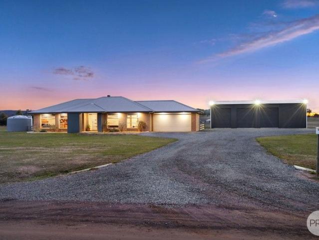 Modern Living Meets Serious Shedding On 5 Acres Approx
