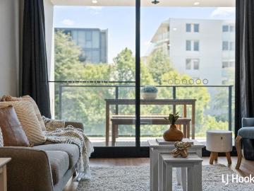 Braddon, Majura - Balcony, Air conditioning