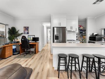 Modern Living on a Rare 493sqm Allotment