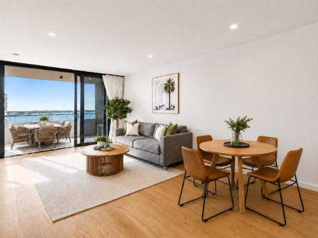 MODERN LIVING ON THE BROADWATER THE SEACHANGE YOU NEED
