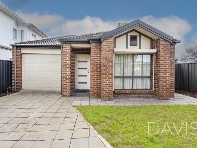 Modern Living Opposite Crown Street Reserve!