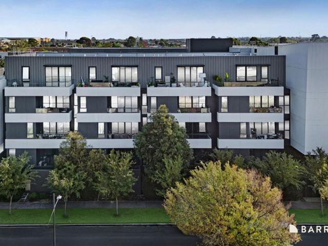 Modern Living Opposite Parkland in the Heart of Footscray