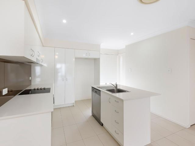 Modern Living at Harbour Terraces 3 Bedroom/2 Bathroom + 2 Tandem Car Garage