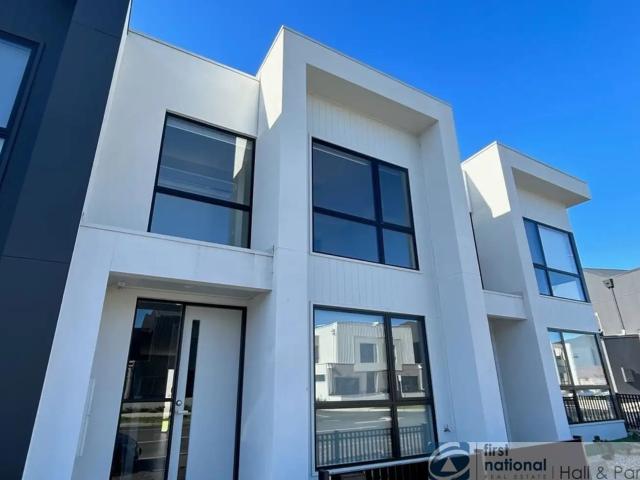 Modern Living at Its Best Stunning 4 Bedroom Townhouse in Berwick!