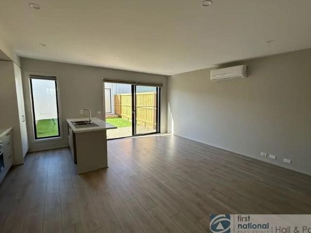 Modern Living at Its Best Stunning 4 Bedroom Townhouse in Berwick!