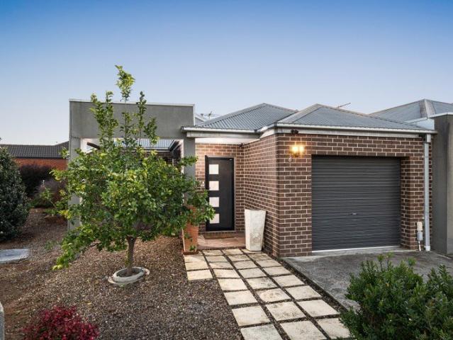 Modern Living Close to Shops and Schools