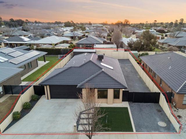 Modern Living Close to the Murray River