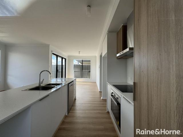 Modern Living in Munno Para West!