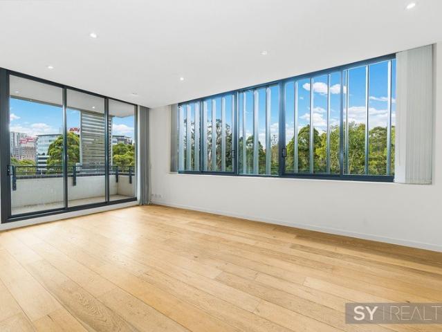 Spacious 2 Bed with Dual Balconies & Parking