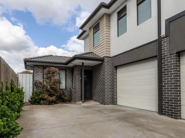 MODERN LIVING IN A CONVENIENT THOMASTOWN LOCATION