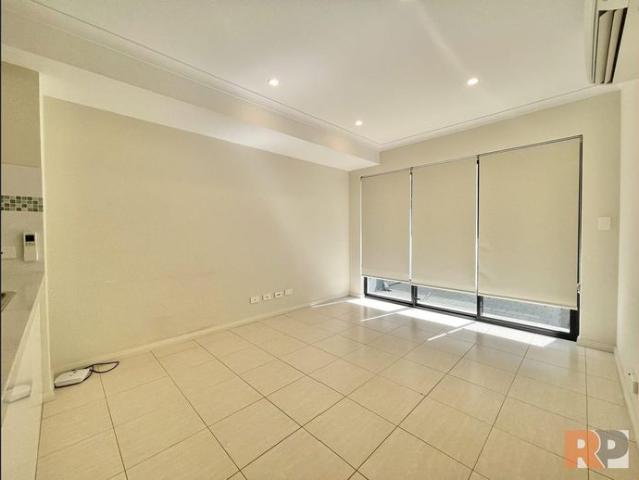 Modern Living in a Convenient Melville Location