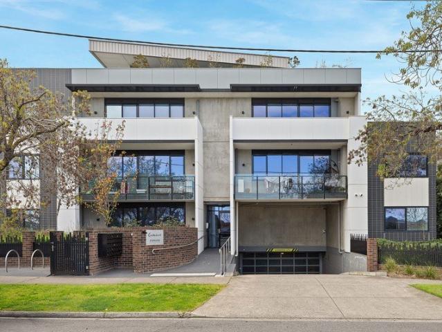 Modern Living in a Convenient Strathmore Location