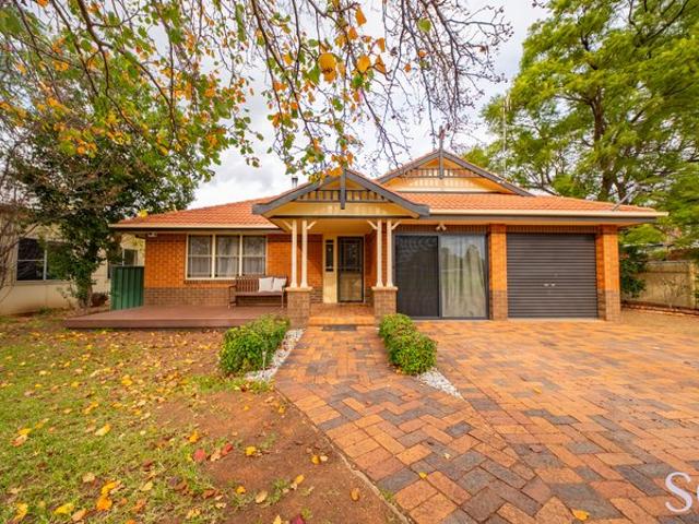Modern Living in a South Griffith Location. Feels Right