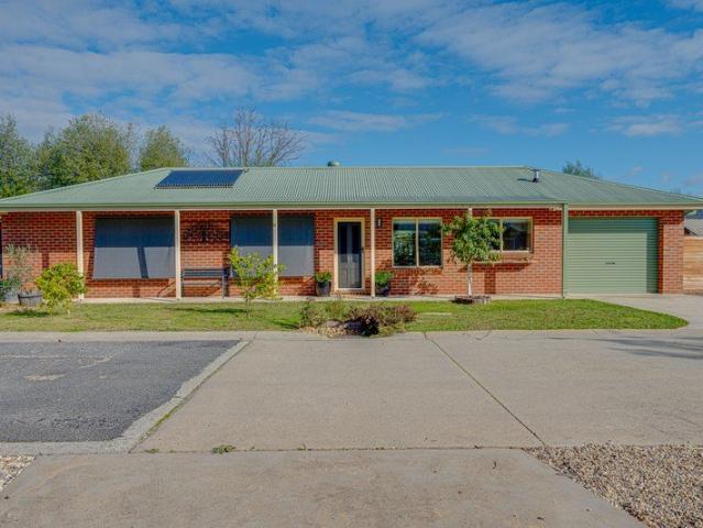 Modern Living in a Peaceful Court Location