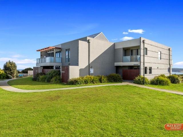 Modern Living in a Prime Coastal Pocket