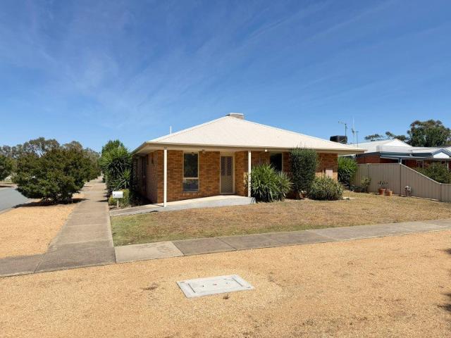 MODERN LIVING IN A PRIME NUMURKAH LOCATION
