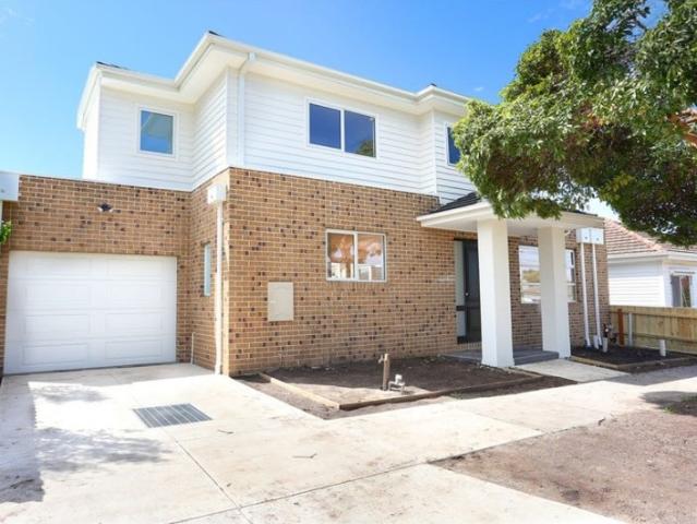 Modern Living in a Prime Reservoir Location