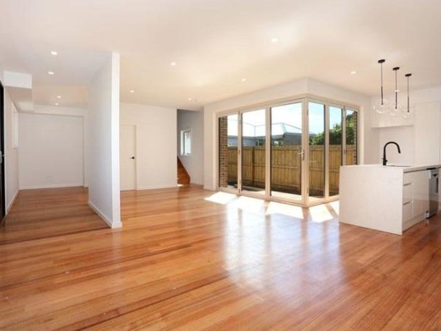 Modern Living in a Prime Reservoir Location