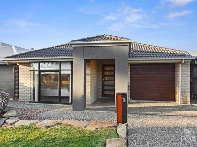 Modern Living in a Quiet Cul de Sac