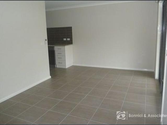 MODERN LIVING IN A QUIET GLENROY LOCATION