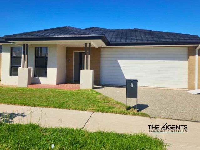 Modern Living in a Thriving Clyde Community