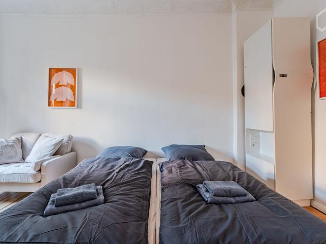 Modern living in an old building: Comfortable one bedroom apartment in Berlin Kreuzberg, Berlin Amsterdam Apartments for Rent
