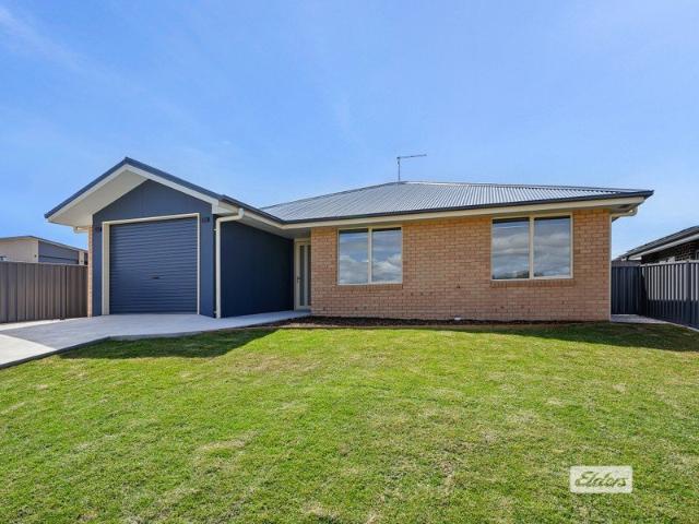 MODERN LIVING IN CONVENIENT LOCATION