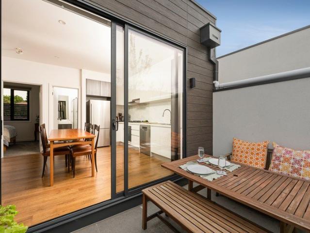 MODERN LIVING IN ENVIABLE LOCATION