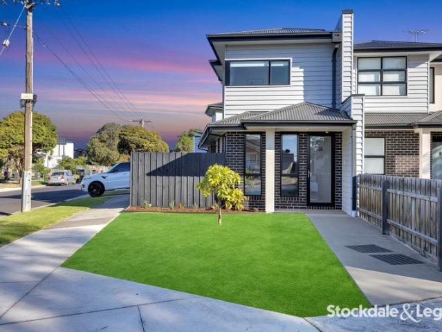 Modern Living in Laverton 2 Bed and 2 Bathroom Townhouse