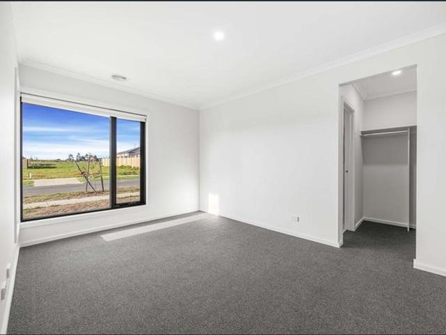 MODERN LIVING IN POPULAR WINTER VALLEY