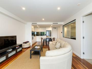 Modern Living In Prime Campbell Location