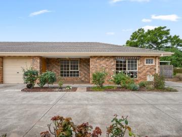 MODERN LIVING IN PRIME LOCATION!