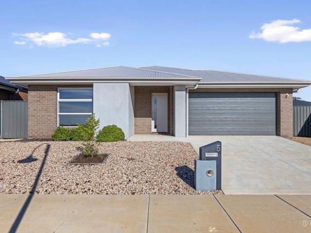 Modern Living in Quiet Location
