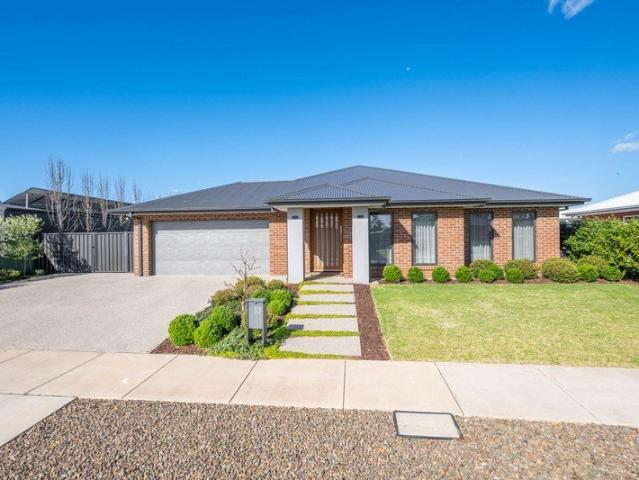 Modern Living in Sevens Creek Estate!