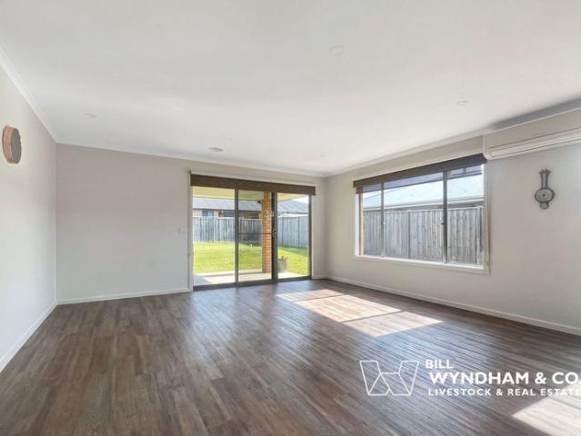MODERN LIVING IN SHANNON WATERS