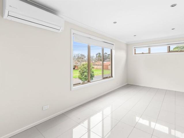 MODERN LIVING IN SOUGHT AFTER LOCATION