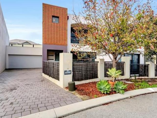 Modern Living in Sought After Somerly