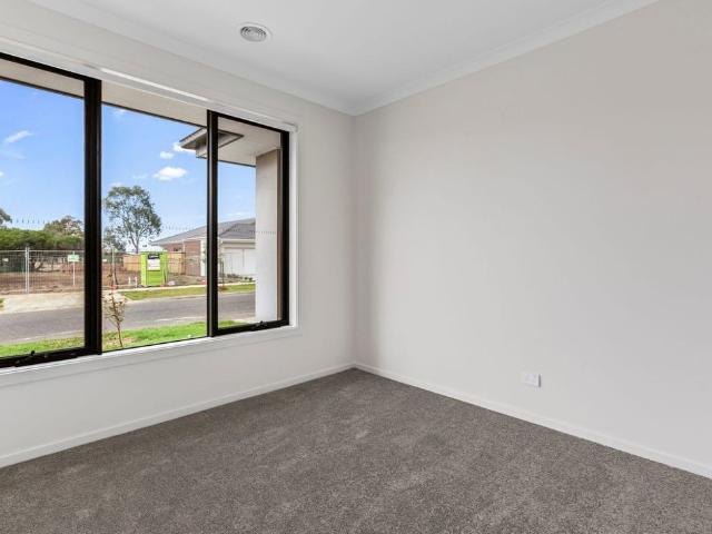 Modern Living in the Heart of Armstrong Creek’s Sought After Harriott Estate