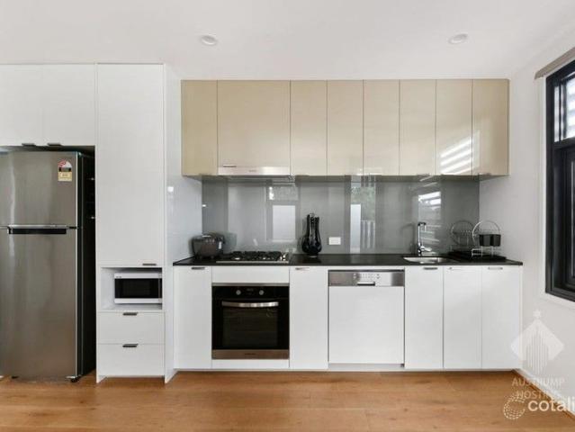 Modern Living in the Heart of Carnegie New 12 Month Lease in Place