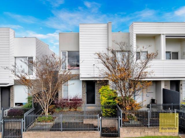Modern Living in the Heart of Denham Court