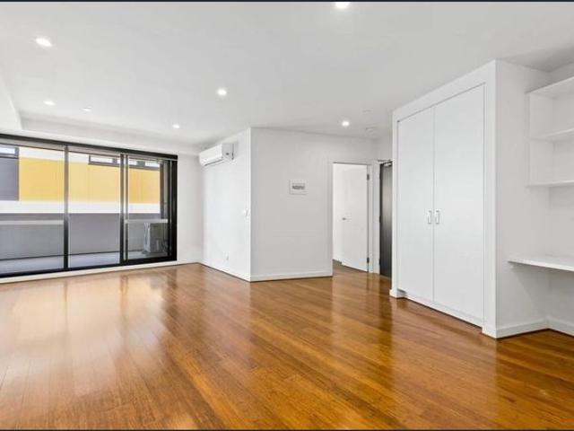 Modern Living in the Heart of Essendon!